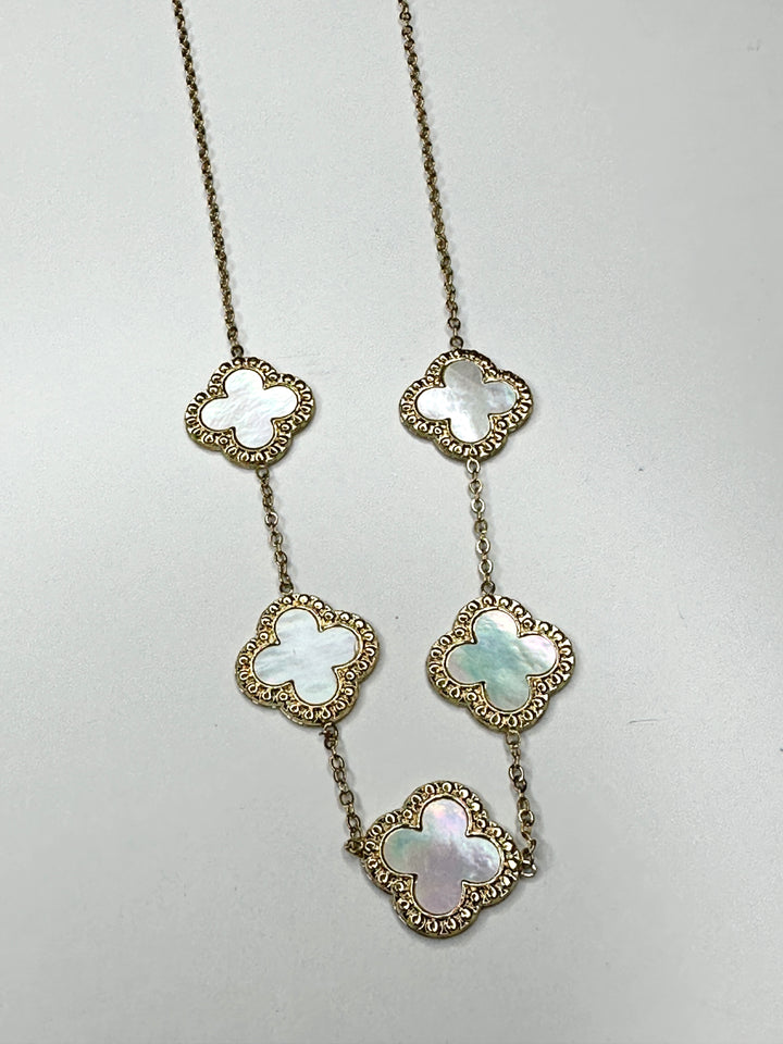 Clover Detail Necklace - Pearl White