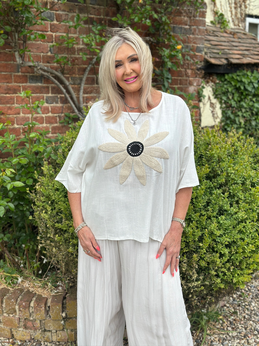 Linen Embroidered Crochet Flower Top | White