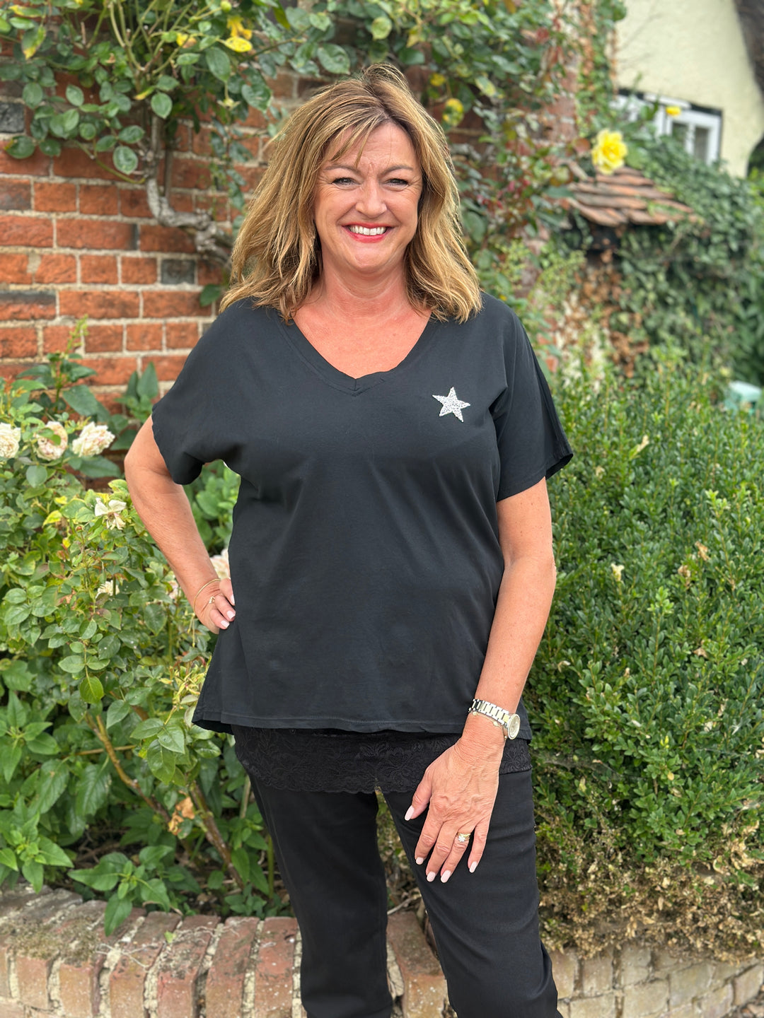 V-Neck Small Star T-Shirt | Black