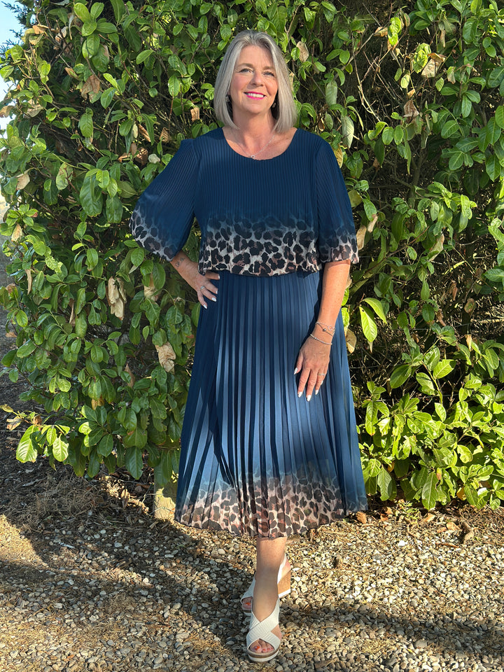 Leopard Border Pleated Dress | Navy