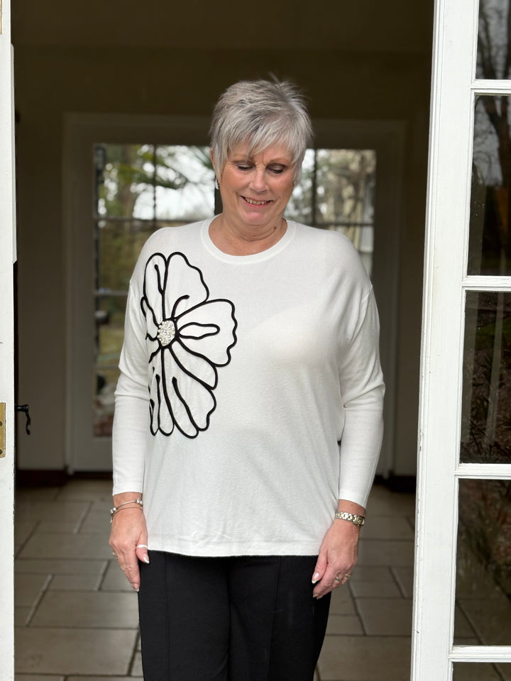 Large Flower Knit Top With Beads | White