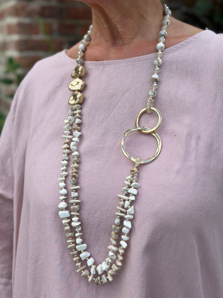 Trio Pebble Link Necklace | Beige