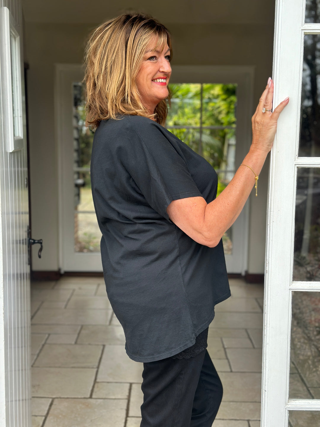 V-Neck Small Star T-Shirt | Black