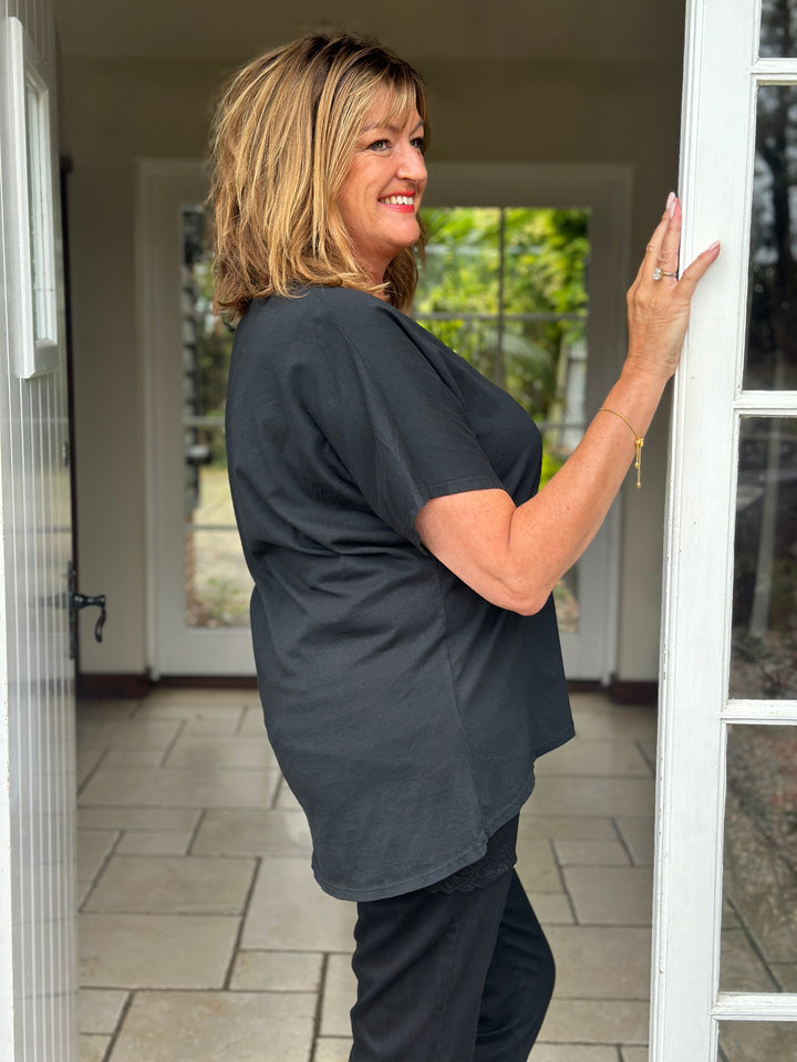 V-Neck Small Star T-Shirt | Black