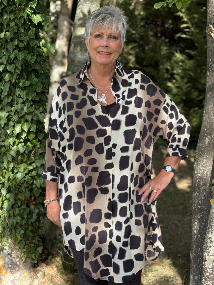 Dipped Hem Abstract Shirt | Neutral