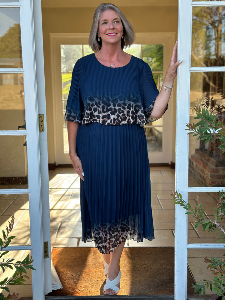 Leopard Border Pleated Dress | Navy