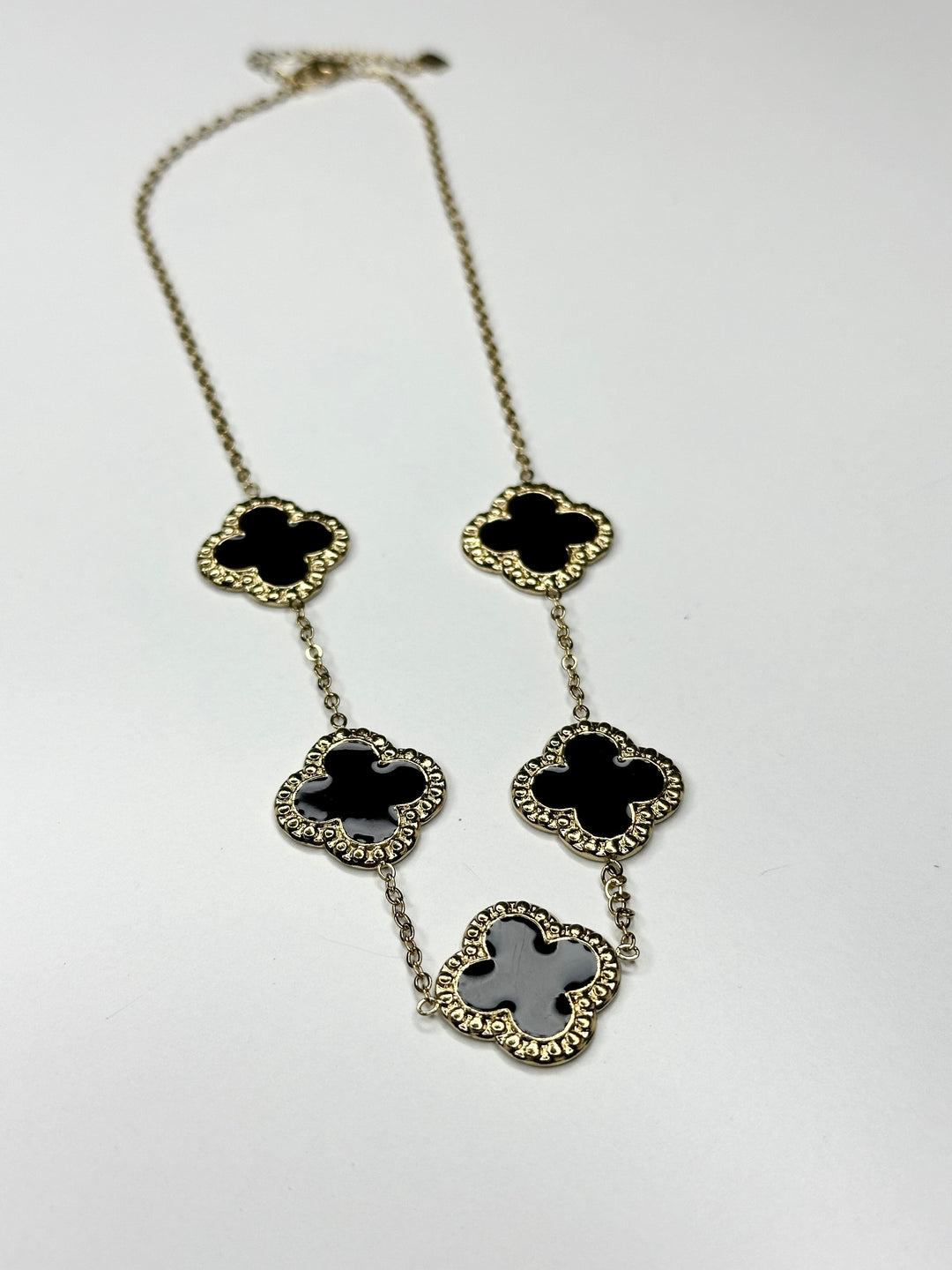 Clover Detail Necklace - Black