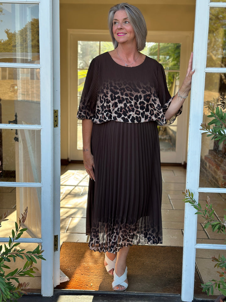 Leopard Border Pleated Dress | Chocolate Brown