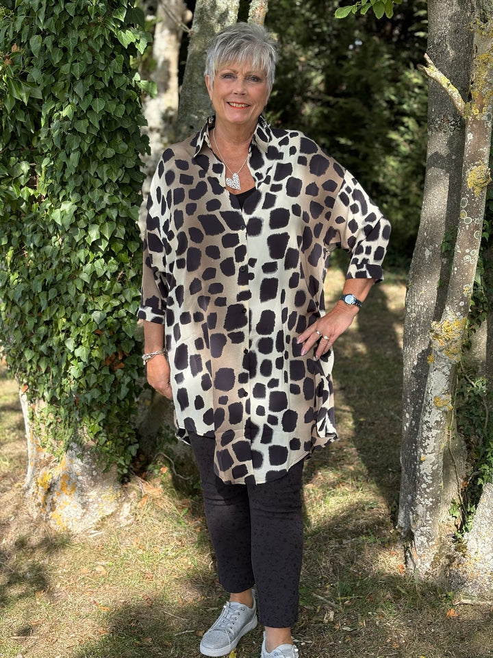 Dipped Hem Abstract Shirt | Neutral