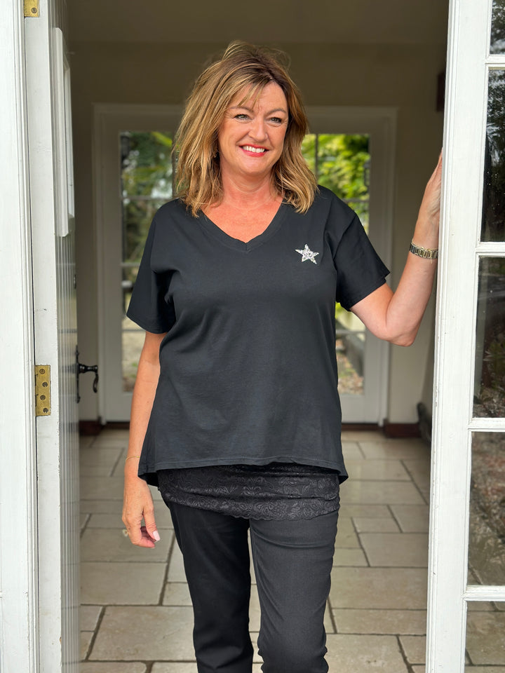 V-Neck Small Star T-Shirt | Black