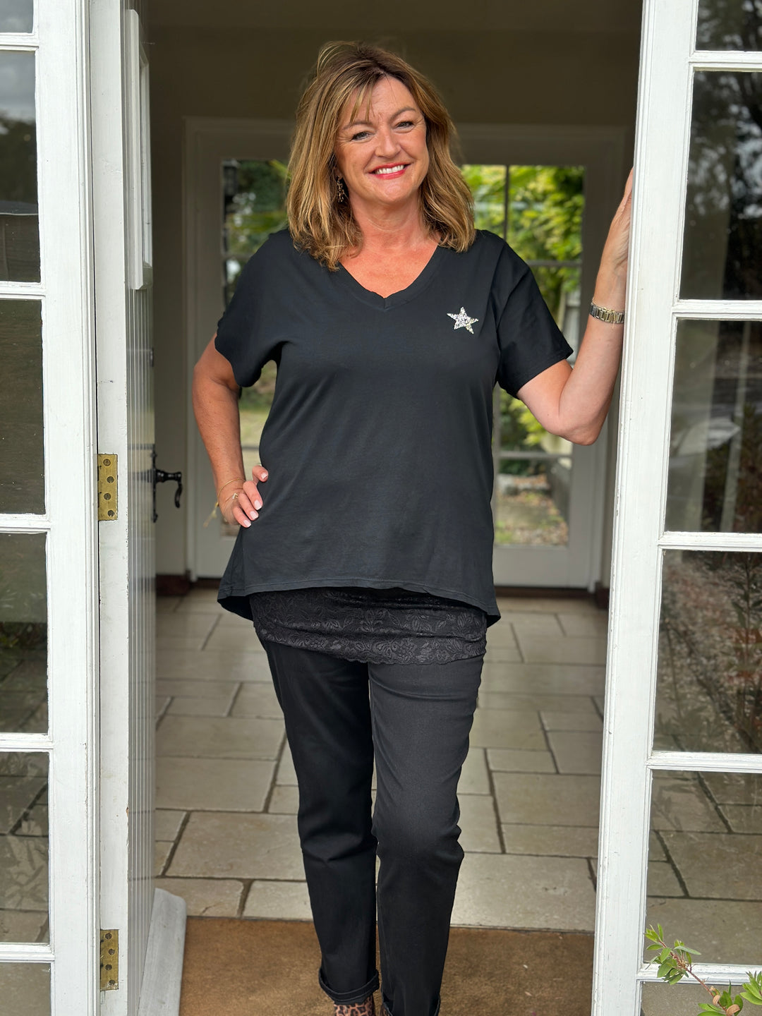 V-Neck Small Star T-Shirt | Black