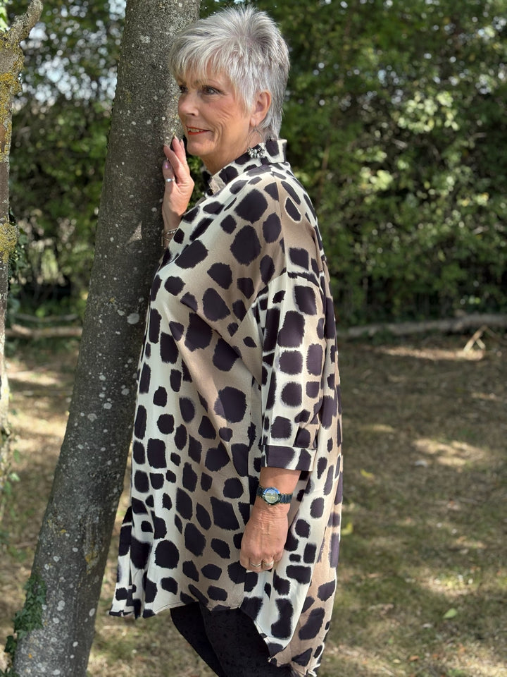 Dipped Hem Abstract Shirt | Neutral