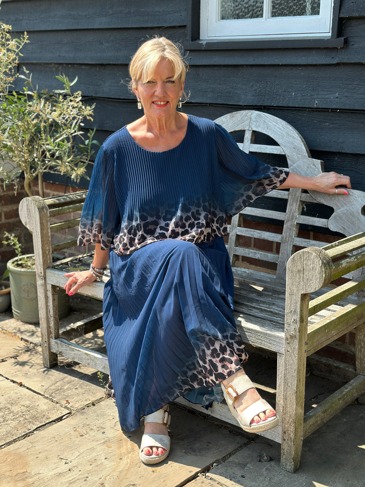 Leopard Border Pleated Dress | Navy
