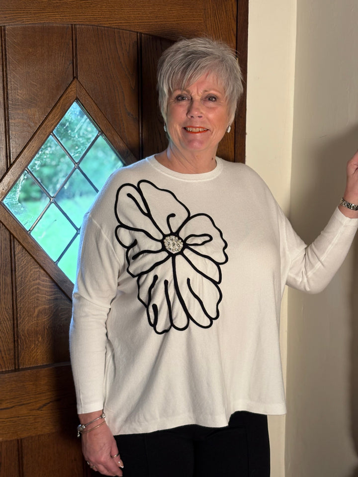 Large Flower Knit Top With Beads | White