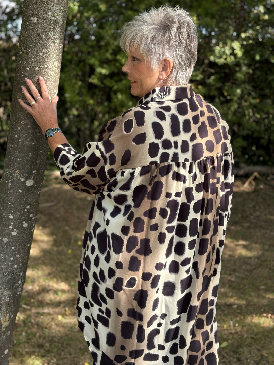 Dipped Hem Abstract Shirt | Neutral