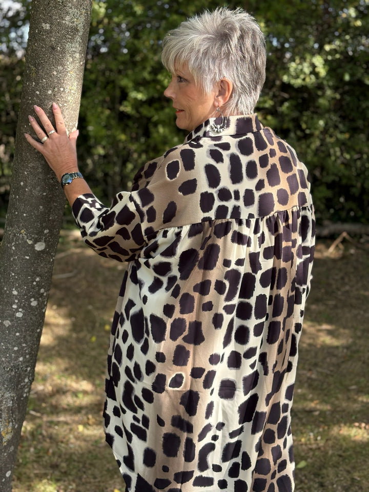 Dipped Hem Abstract Shirt | Neutral