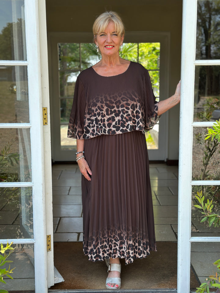 Leopard Border Pleated Dress | Chocolate Brown