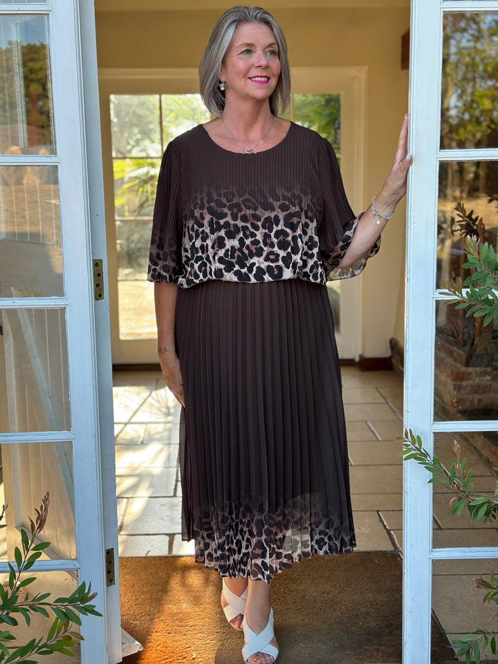 Leopard Border Pleated Dress | Chocolate Brown