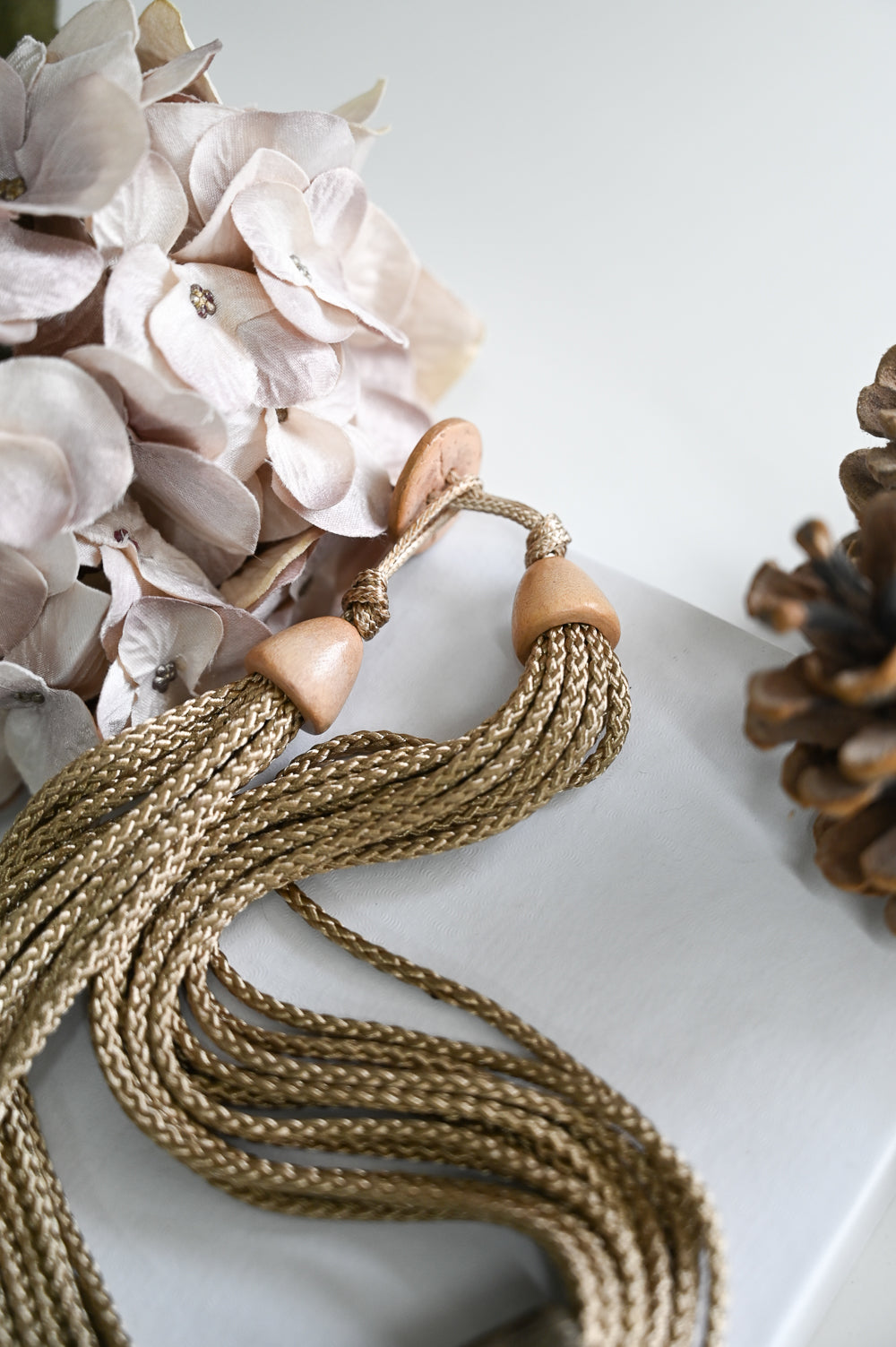 Short Beige Multi-rope Ring Detail Necklace