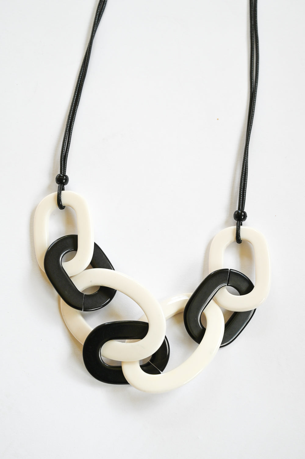 Adjustable Two-Tone Ringlet Necklace - White