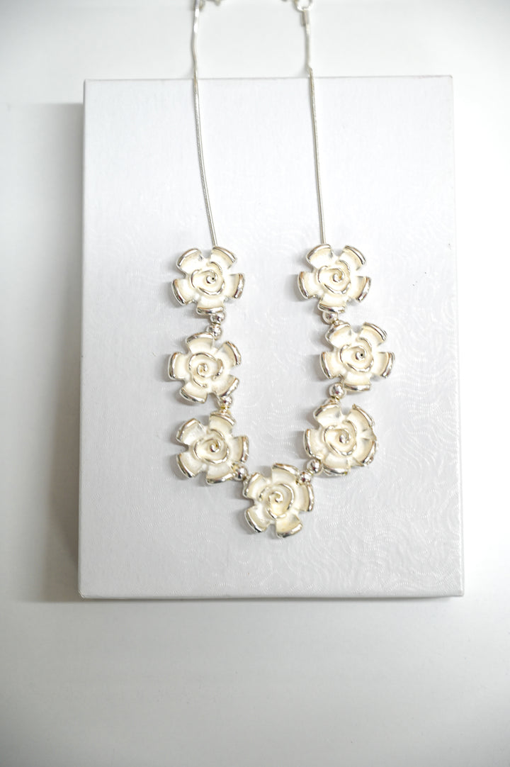 Short Flower Chain Necklace