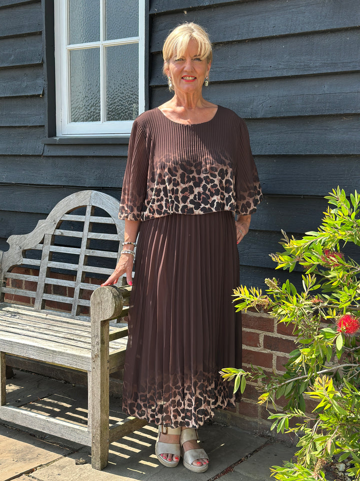 Leopard Border Pleated Dress | Chocolate Brown
