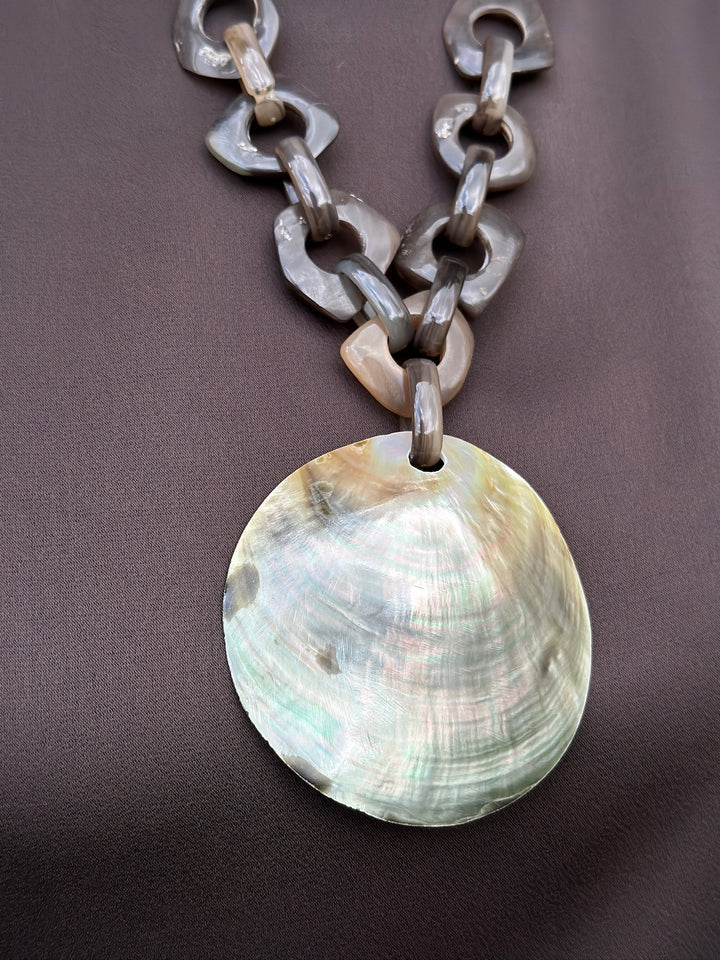 Shell Disc Link Necklace | Grey