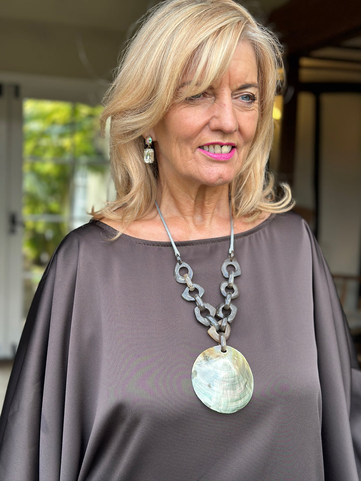 Shell Disc Link Necklace | Grey