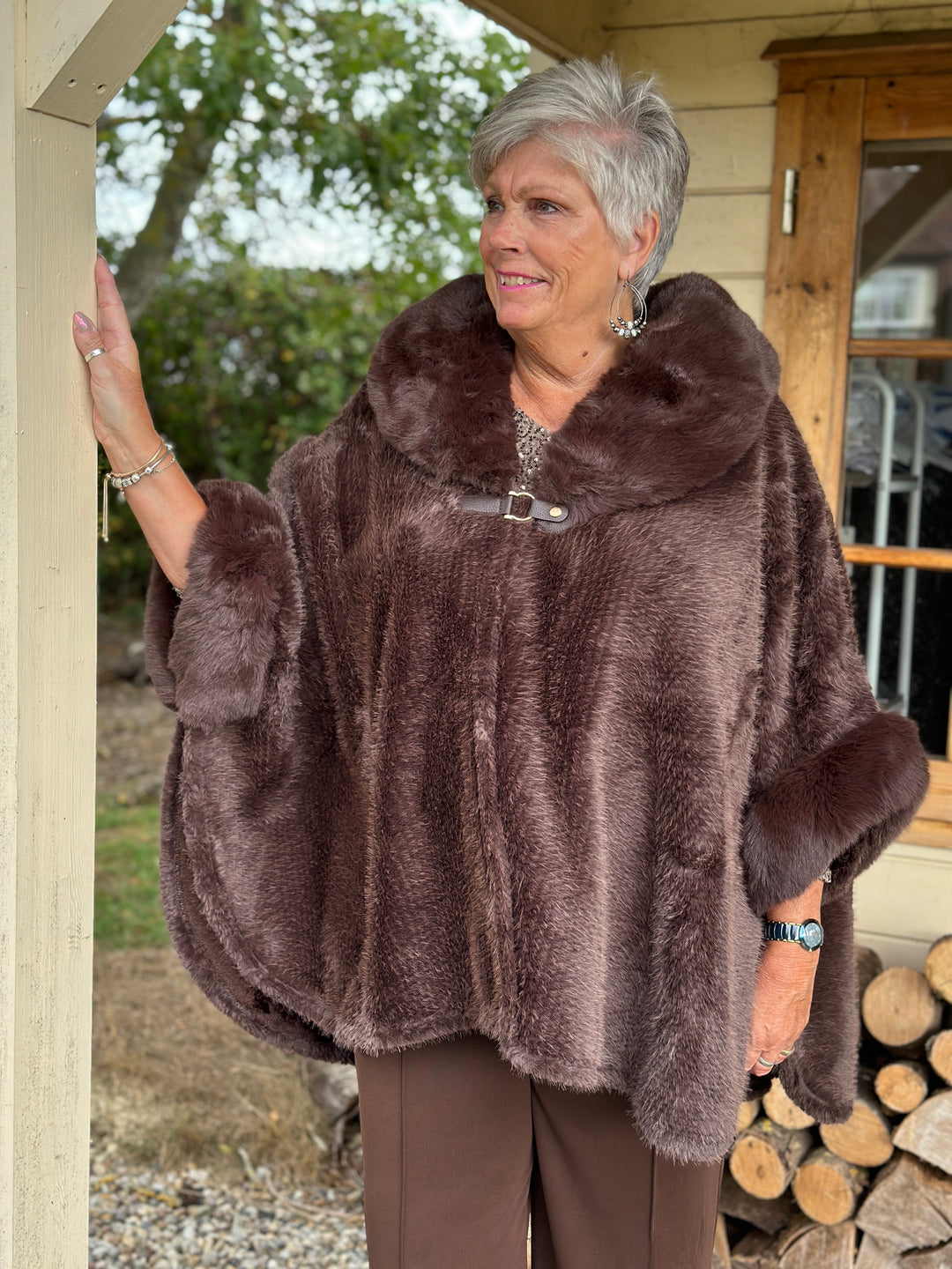 Plush Faux Fur Cape | Chocolate