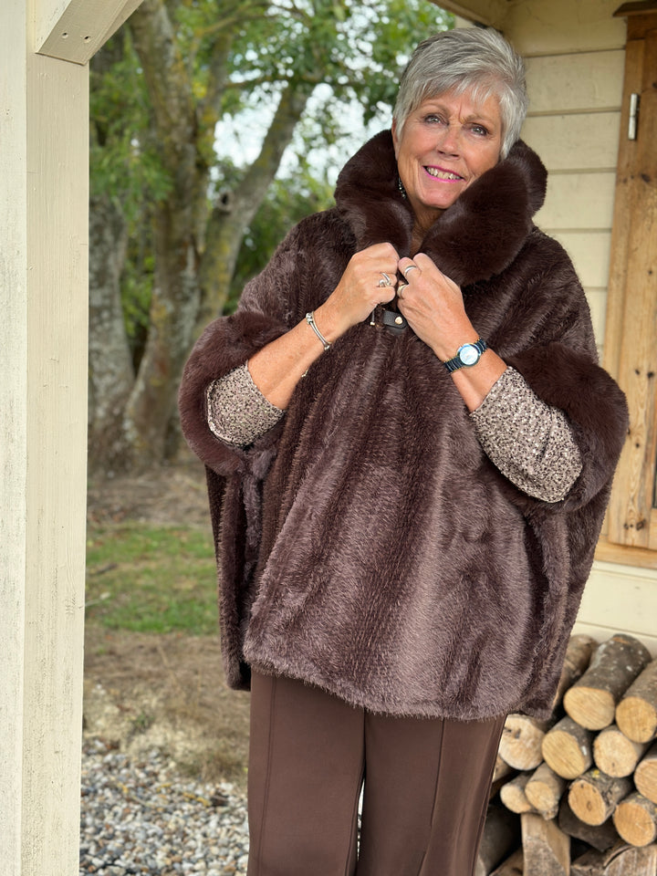 Plush Faux Fur Cape | Chocolate